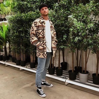 Comment porter une veste imprimée beige