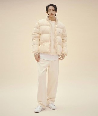 Comment porter une doudoune beige