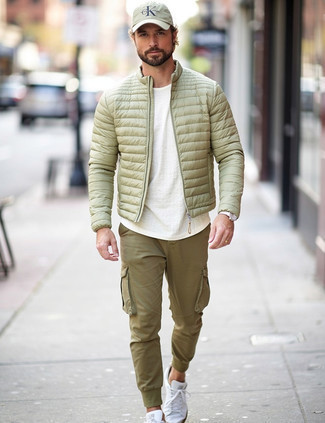 Comment porter une doudoune beige