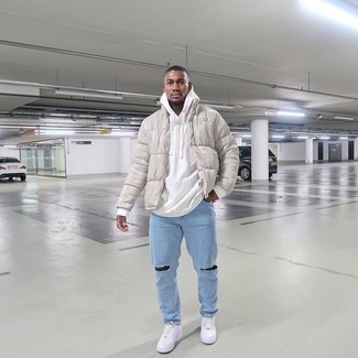 Comment porter une doudoune beige