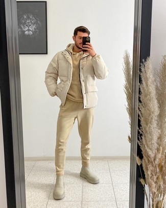 Comment porter une doudoune beige