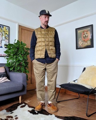 Comment porter une veste matelassée beige pour un style decontractés au printemps
