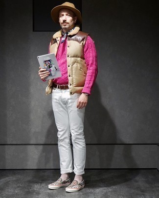 Comment porter une veste matelassée beige pour un style decontractés au printemps