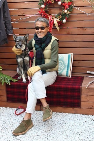 Comment porter une veste matelassée beige pour un style decontractés au printemps après 50 ans