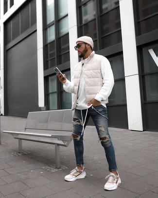 Comment porter une veste matelassée beige pour un style relax quand il fait chaud à 20 ans