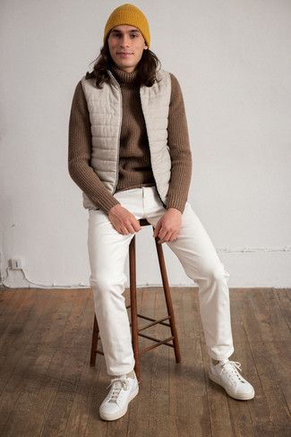 Comment porter une veste matelassée beige pour un style decontractés au printemps