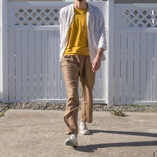 Comment porter des chaussettes beiges pour un style decontractés quand il fait chaud