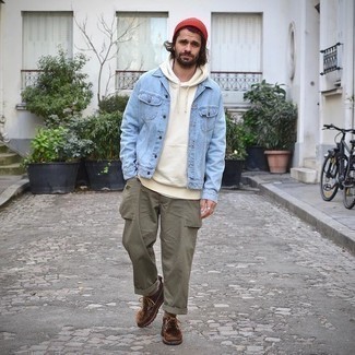Comment porter des chaussettes beiges au printemps