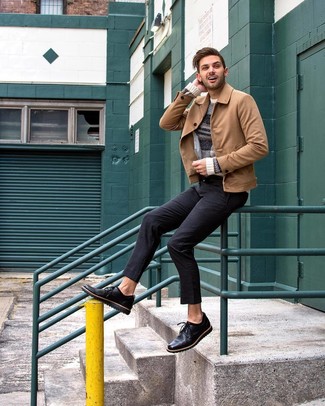 Comment porter une veste en daim beige pour un style chic decontractés