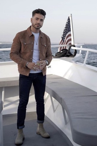 Comment porter une veste en daim beige pour un style chic decontractés
