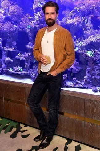 Comment porter une veste en daim beige pour un style chic decontractés