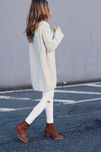 Comment porter une robe-pull beige
