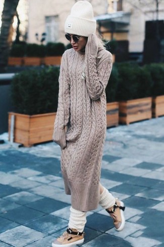 Comment porter une robe-pull beige