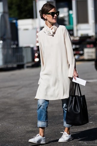 Comment porter une robe-pull beige