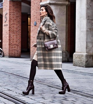 Comment porter une robe-pull beige