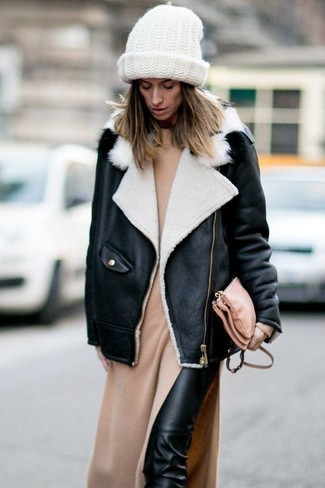 Comment porter une robe-pull beige à 30 ans
