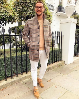 Comment porter un sweat-shirt beige quand il fait froid
