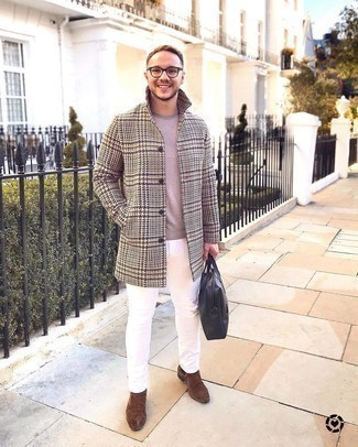 Comment porter un sweat-shirt beige quand il fait froid