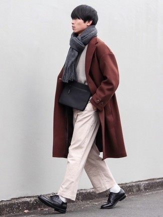 Comment porter un sweat-shirt beige quand il fait froid