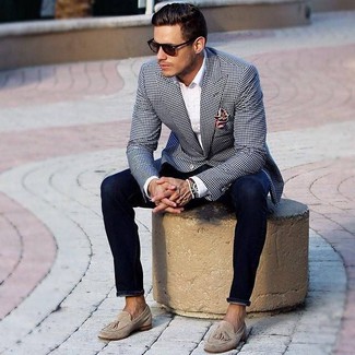 Une chemise de ville à porter avec des mocassins à pampilles beiges