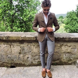 Une chemise de ville à porter avec des mocassins à pampilles beiges