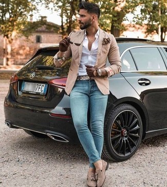 Une chemise de ville à porter avec des mocassins à pampilles beiges