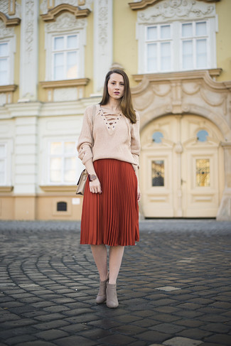 Comment porter un pull à col en v beige