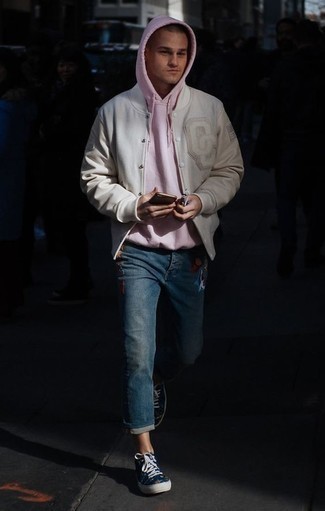 Comment porter une veste universitaire beige