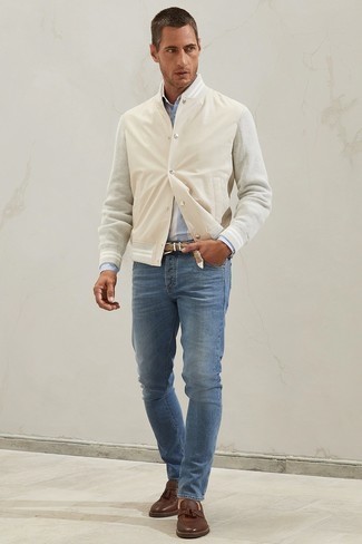 Comment porter une veste universitaire beige