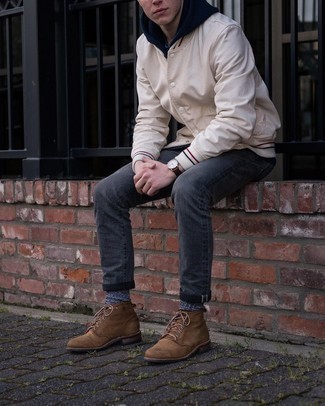 Comment porter une veste universitaire beige