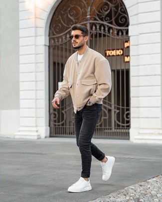 Comment porter une veste universitaire beige