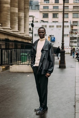 Comment porter un pull à col roulé en laine beige