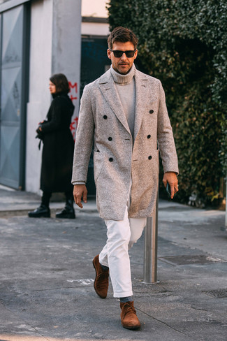 Comment porter un pull à col roulé en laine beige