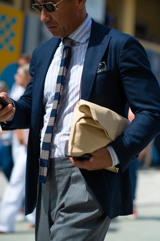 Comment porter une pochette beige quand il fait chaud