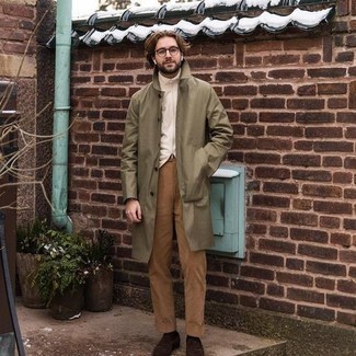 Des slippers à porter avec un pull à fermeture éclair beige