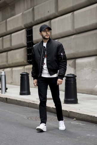 Comment porter une casquette de base-ball noire et blanche