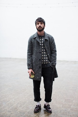 Comment porter un pull à col rond à carreaux noir et blanc