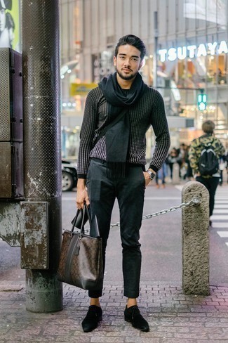 Comment porter un pull à col rond à carreaux noir et blanc