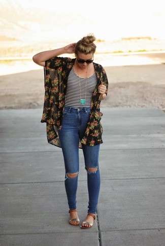 Comment porter un kimono à fleurs noir et blanc
