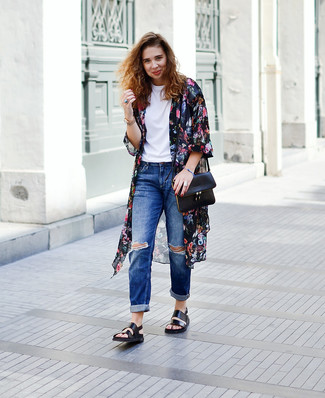 Comment porter un kimono à fleurs noir et blanc