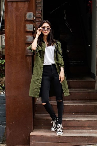 Comment porter des baskets montantes noires et blanches