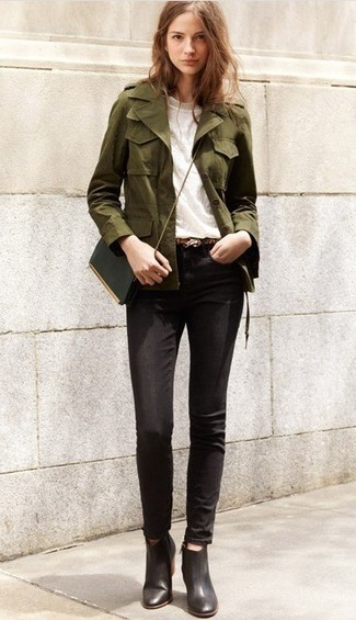 Comment porter des bottines en cuir noires et blanches