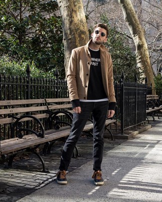 Comment porter un pull à col rond imprimé noir et blanc