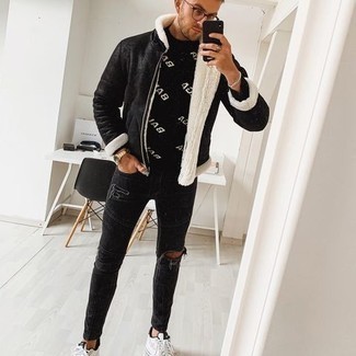 Comment porter un pull à col rond imprimé noir et blanc