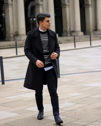 Comment porter un pull à col rond imprimé noir et blanc