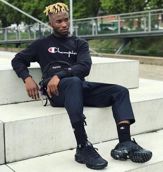 Comment porter un sweat-shirt imprimé noir et blanc