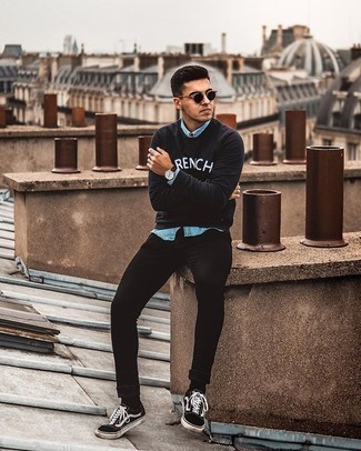 Comment porter un sweat-shirt imprimé noir et blanc