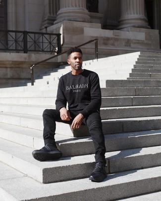 Comment porter un sweat-shirt imprimé noir et blanc