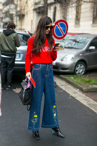 Un pantalon large à porter avec des bottines noires en automne