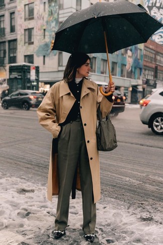 Un pantalon large à porter avec des bottines noires